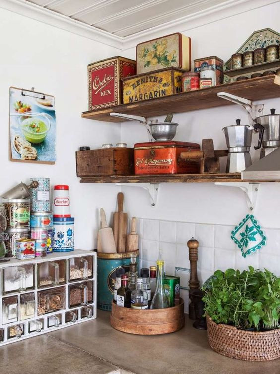 Cucina - Mensole in legno - case stile vintage