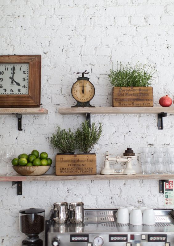 Cucina - Mensole in legno - case stile vintage